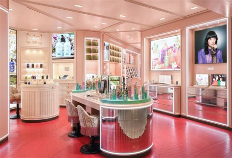 gucci makeup store.